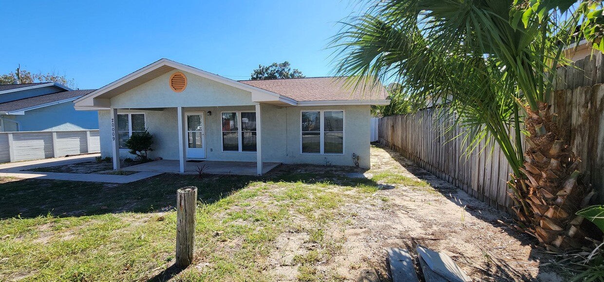 Primary Photo - Great Two Bedroom Beach Cottage in Laguna ...