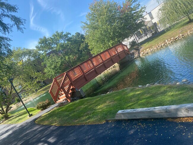 Foto del edificio - 2160 Cherry Ln