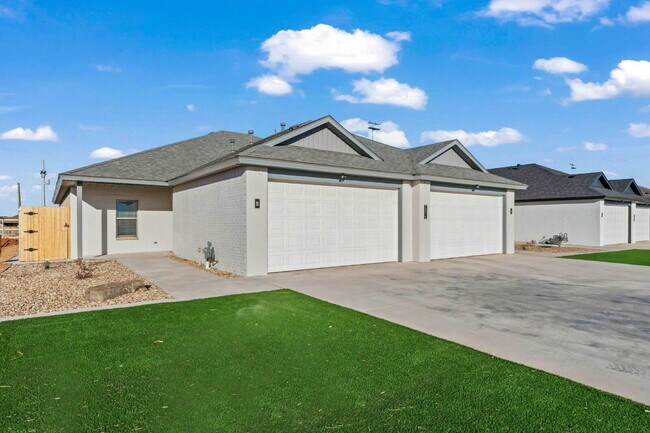 Foto del edificio - Like new duplex in Frenship East!
