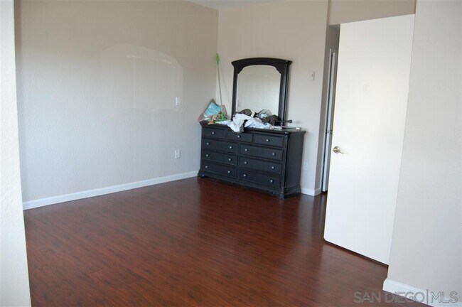 Building Photo - 4064 La Jolla Village Dr