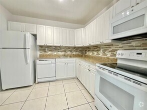 Building Photo - 9357 SW 77th Ave
