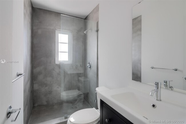 Building Photo - 450 NE 62nd St