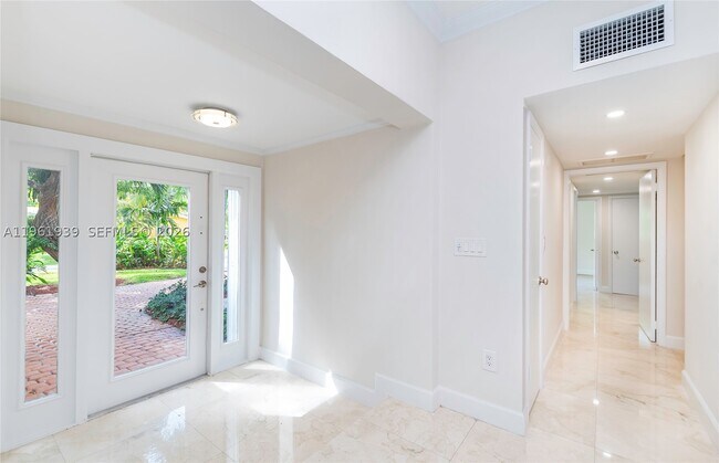 Building Photo - 310 Harbor Dr