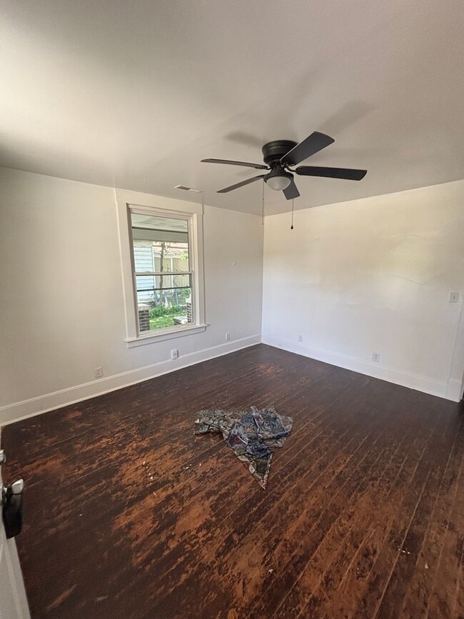 Foto del edificio - 2159 N Main Ave