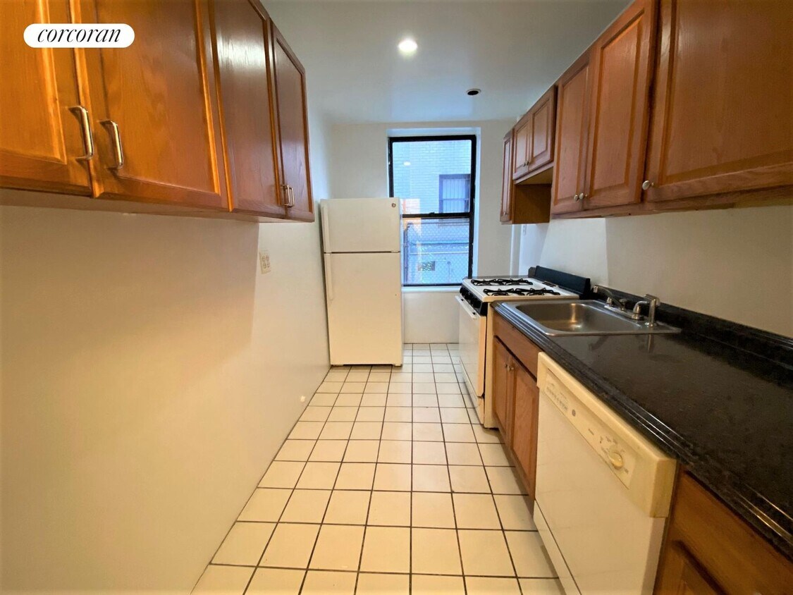 Building Photo - 417 E 89th St