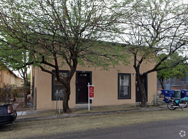 Building Photo - 326-340 W Court Ave