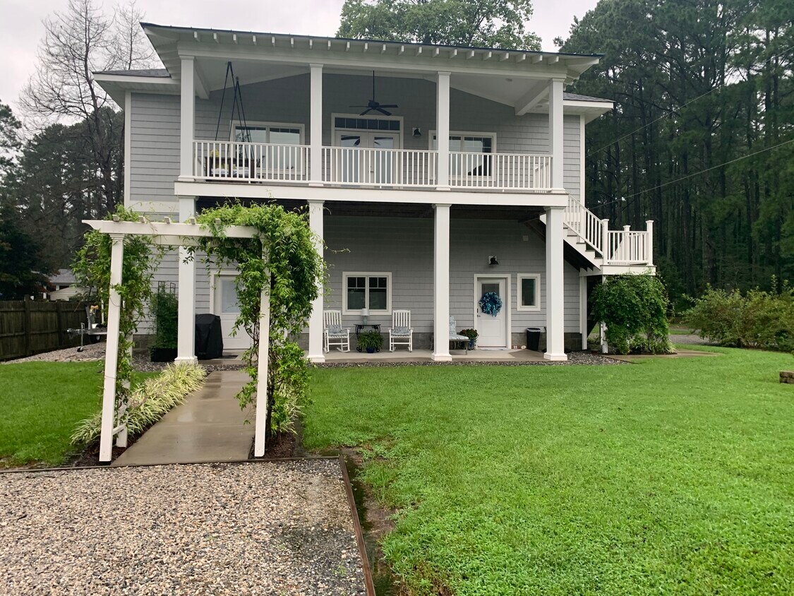 22 Rose Cottage Ln, North, VA 23128 House Rental in North, VA