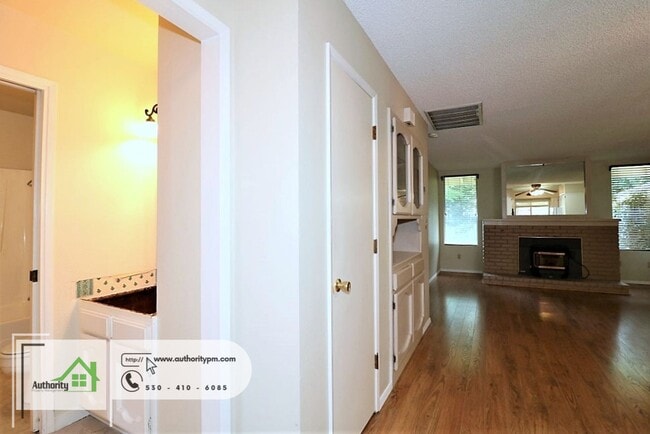 Building Photo - 1807 Del Mar Ave