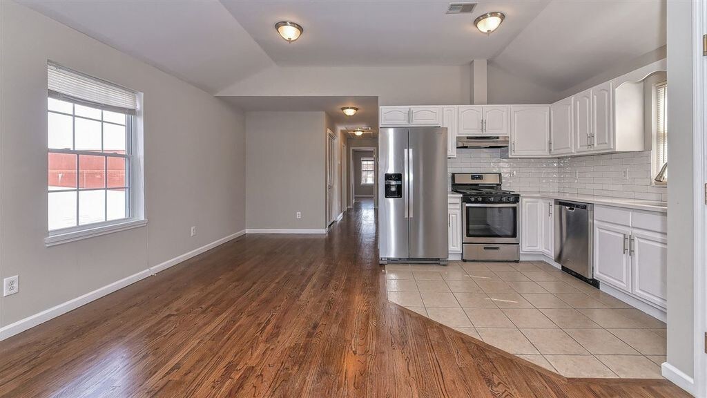 Primary Photo - 9 E 47th St