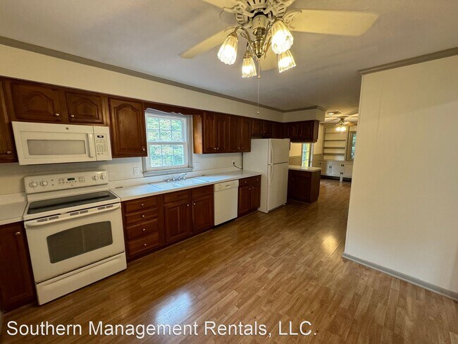 Foto del edificio - 4 br, 2 bath House - 27 Springwood Ave.