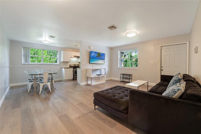 Foto del edificio - 6198 SW 63rd St