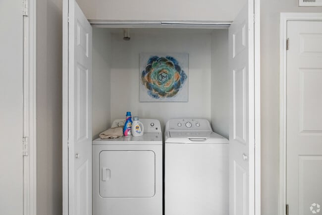 Parcside Townhomes apartments — community photo - Parcside Townhomes