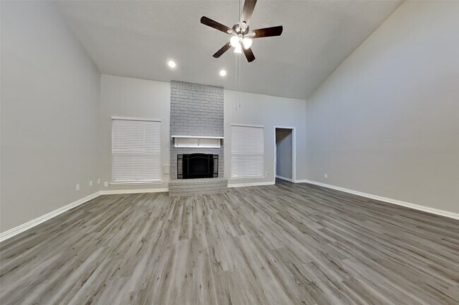 Foto del edificio - 11835 Hillbrook Dr