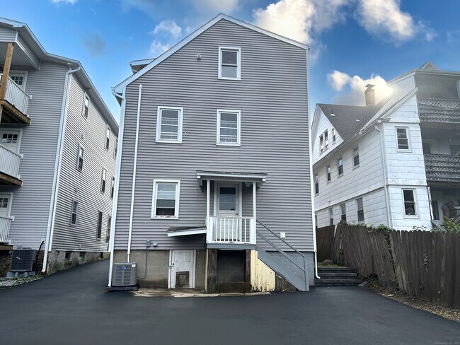 Foto del edificio - 109 Churchill St