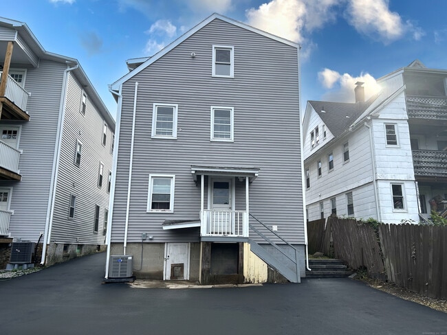 Building Photo - 109 Churchill St