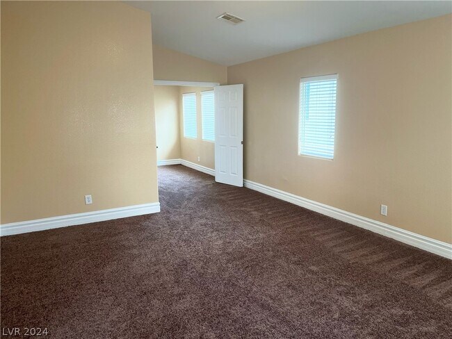 Foto del edificio - 317 Dogleg Dr