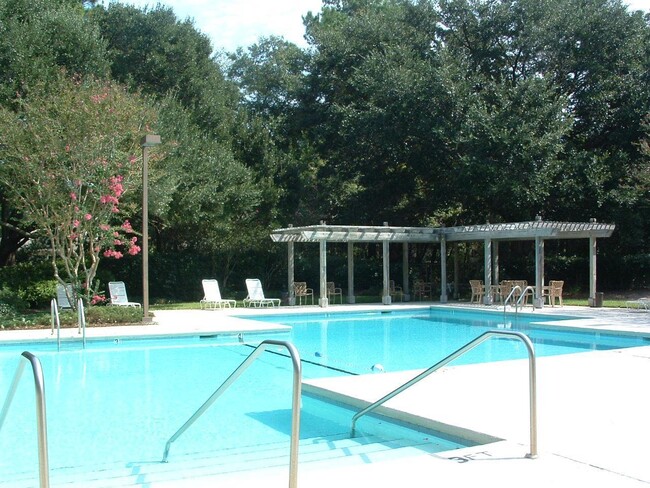 Building Photo - Hilton Head Plantation