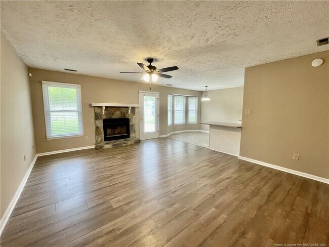 Building Photo - 103 Peregrine Pl