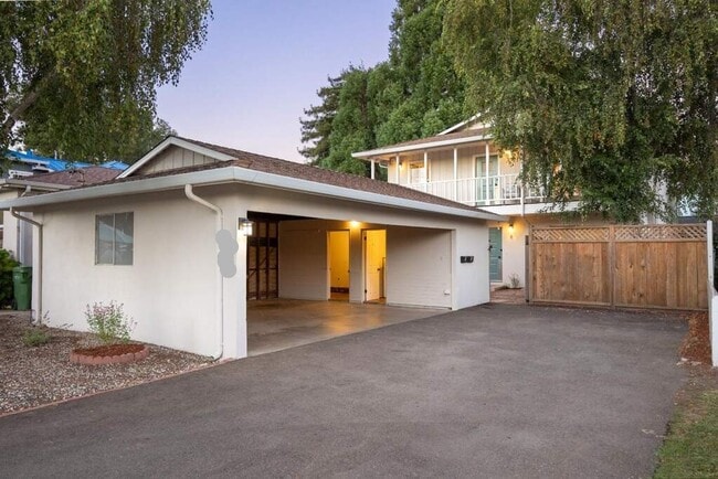 Building Photo - 616 Oak Dr