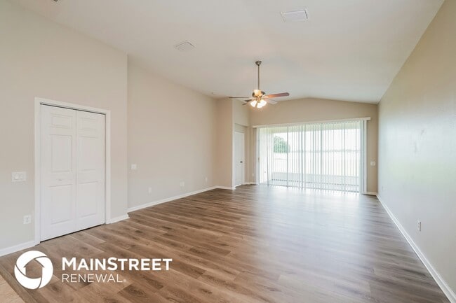 Foto del edificio - 521 Painted Leaf Dr