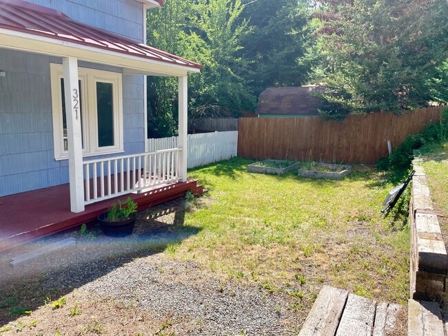 Building Photo - Charming Two-Story Home on Dead-End Road
