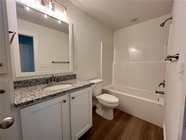 Foto del edificio - 6810 NW Trevy St