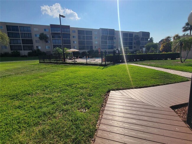 Foto del edificio - 90 S Highland Ave