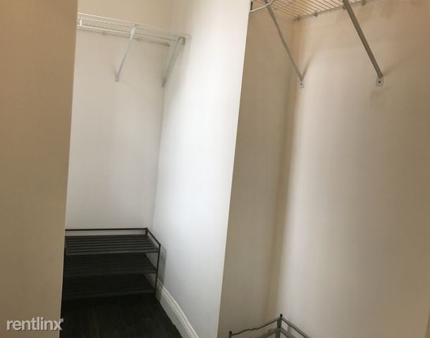 Building Photo - 925 N Mozart St
