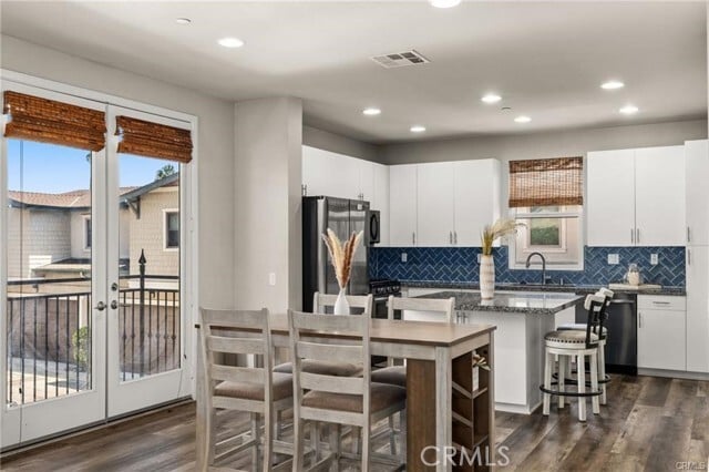 Building Photo - 817 S Anaheim Blvd