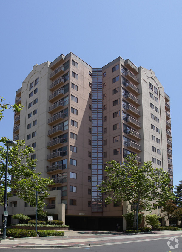 Foto principal - Plaza Tower Apartments