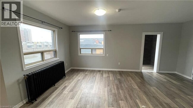 Building Photo - 468 Main St E