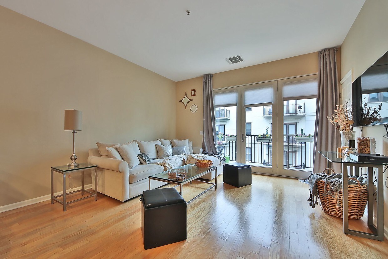 Foto principal - 1200 Grand St