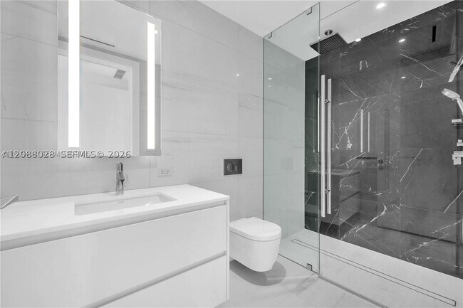 Foto del edificio - 300 Biscayne Blvd
