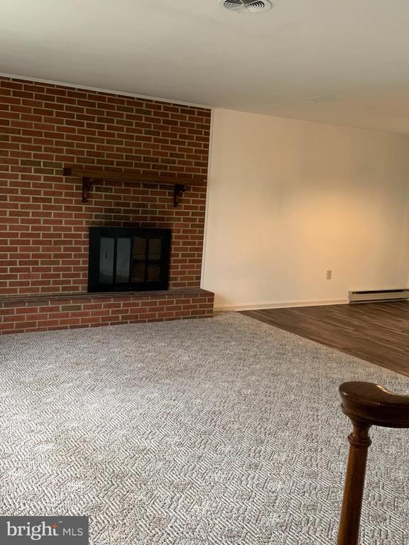 Foto del edificio - 484 Brookview Dr