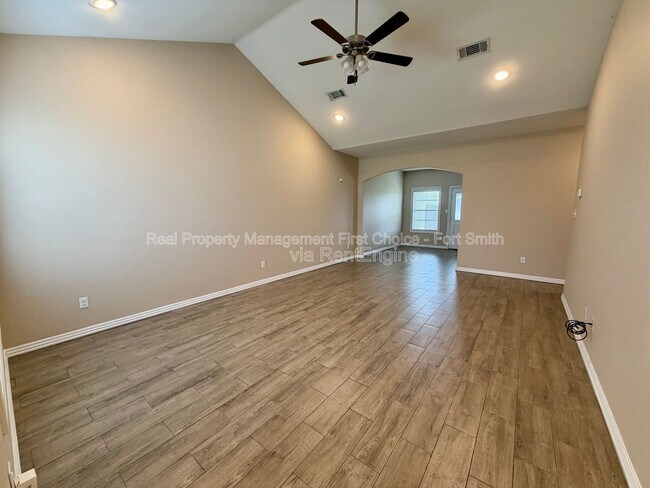 Foto del edificio - 6717 MARIBETTE RD
