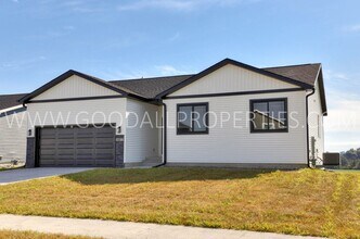 Building Photo - 1677 20th Ave SE