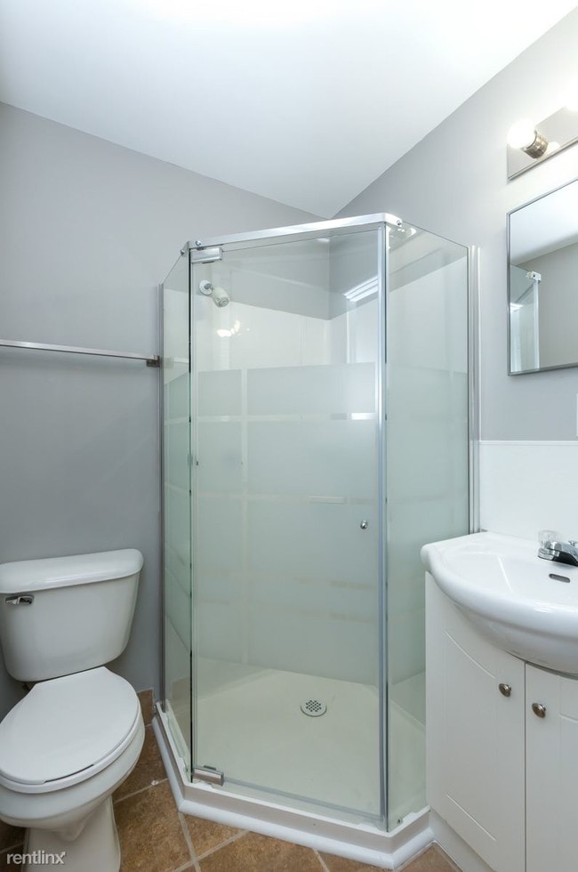 Building Photo - 3 br, 2 bath  - 1815 W 40th St Apt 1