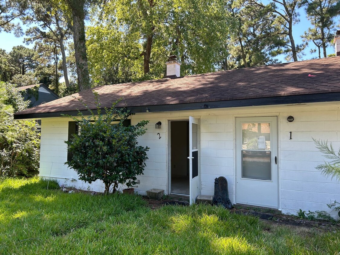 Foto principal - 2249 Wake Forest St