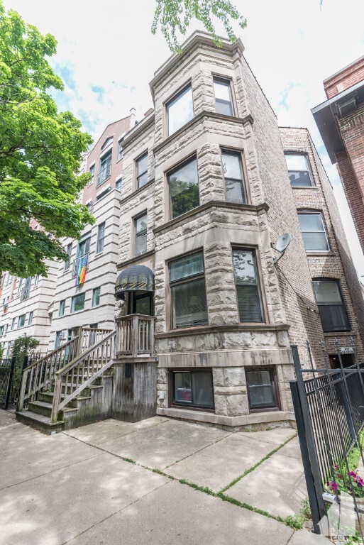 Foto del edificio - 854 W Buckingham Pl