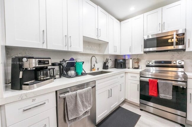 Foto del edificio - 240 SW 71st Ave