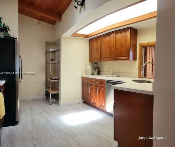 Foto del edificio - 2241 NE 38th St