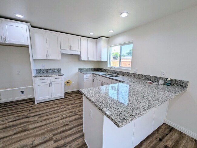 Foto del edificio - 156 E Marshall Blvd