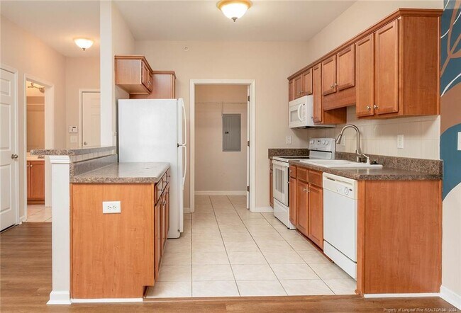 Building Photo - 612 Marshtree Ln