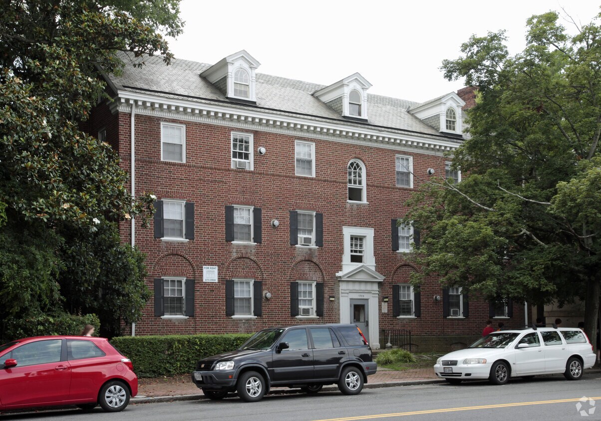 1005 Grove Avenue Apartments in Richmond, VA
