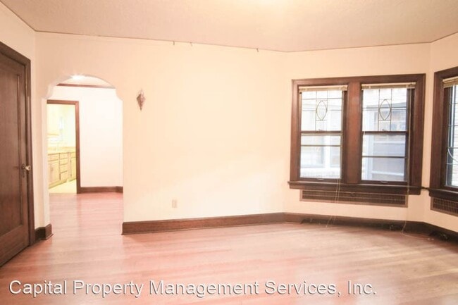 Building Photo - 912 SW Vista Ave