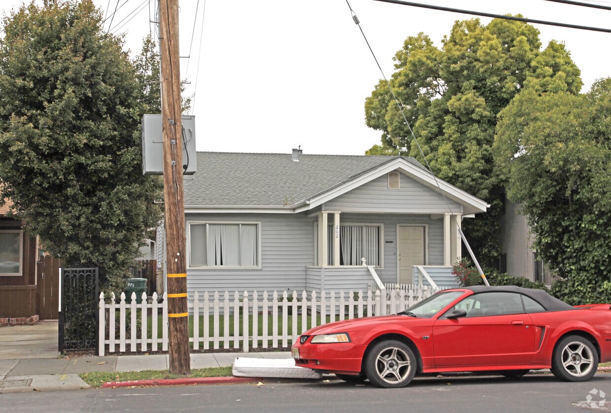 Foto del edificio - 200-202 Redwood Ave