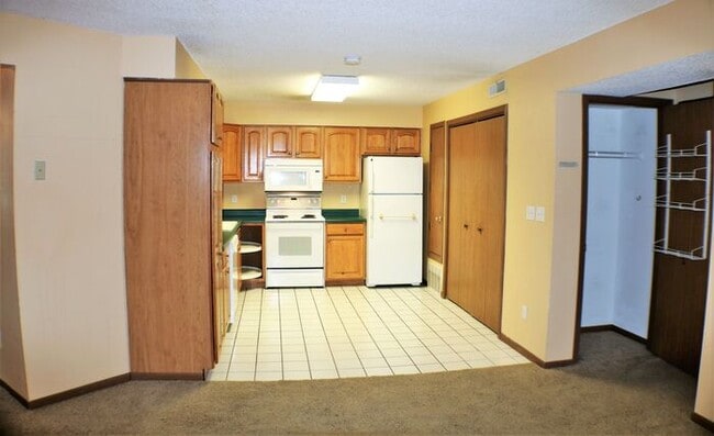 Foto del edificio - $1,150 | 2 Bedroom, 1 Bathroom 2nd Floor Condo | NO Pets | Available for August 1st, 2026 Move in!