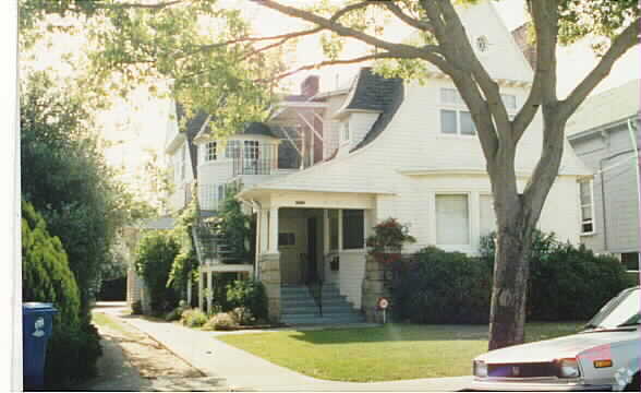 Building Photo - 1535 Saint Charles St