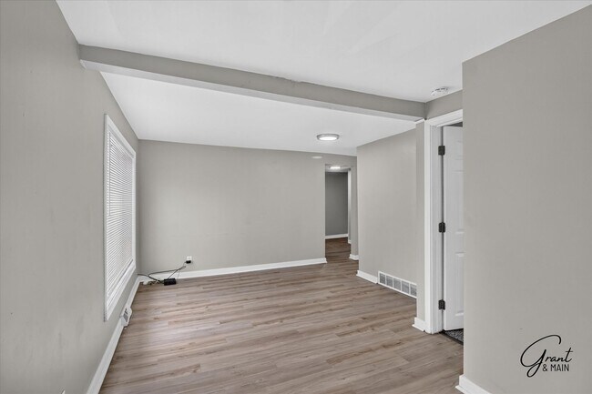 Foto del edificio - $1300 2 bedroom bungalow