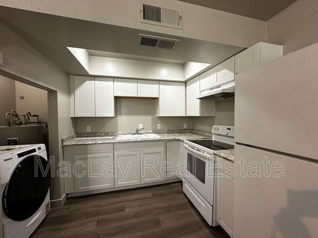 Photo - 1421 E Fillmore St Apartment